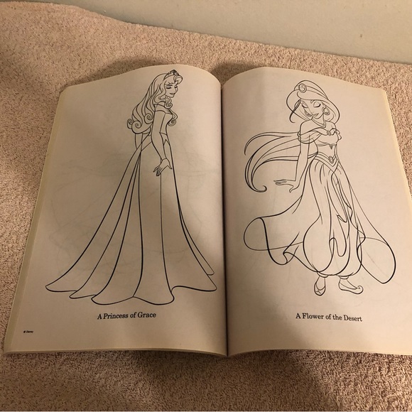 2017 Disney Princesses Color & Play Coloring Book Uncolored - Picture 8 of 12